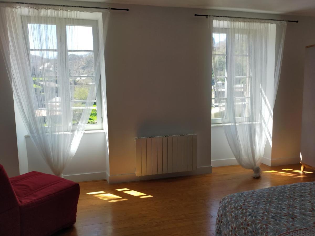 Gite Les Pieds Dans L'Olt - Ultreia 에스탱 외부 사진